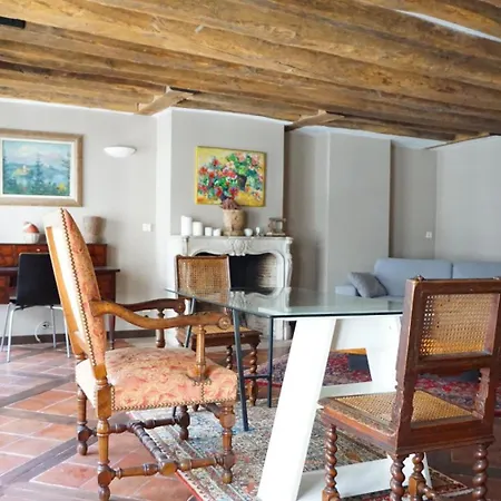 2-room In Heart Of Paris-marais * Paris