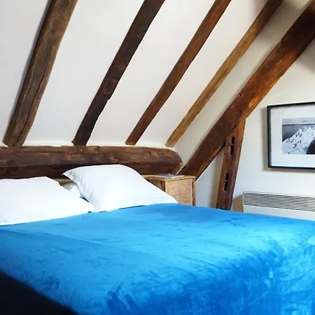 2-room In Heart Of Paris-marais