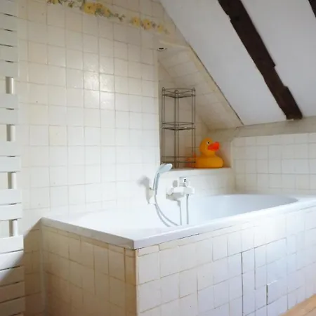 2-room In Heart Of Paris-marais